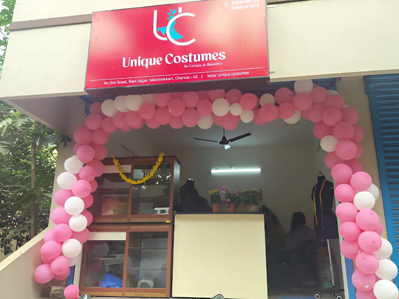 Unique.costumes boutique